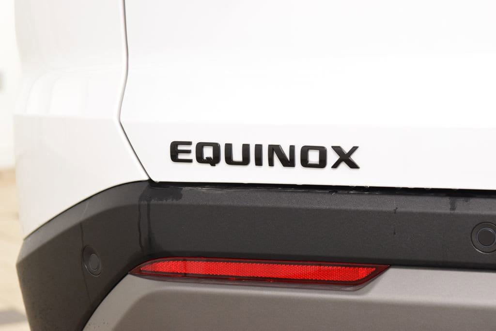 New 2026 Chevrolet Equinox LT w/ Midnight Edition FWD image 22