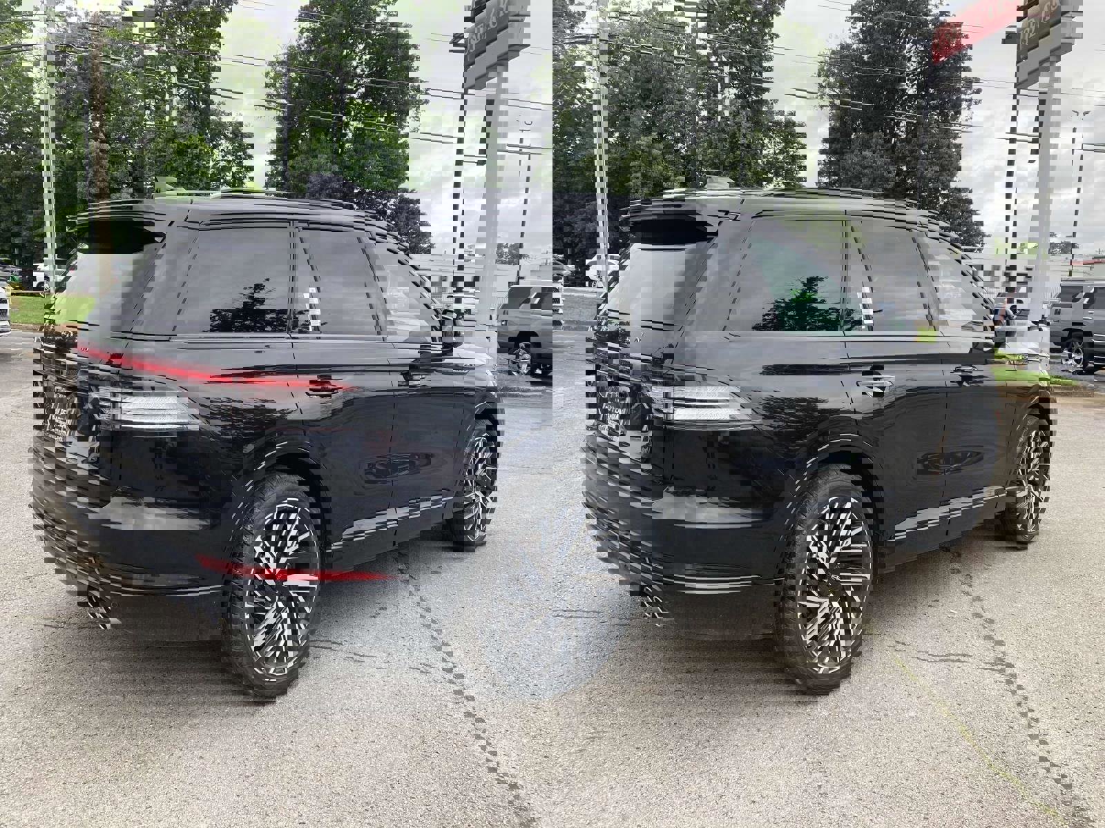 New 2025 Lincoln Aviator Black Label w/ Jet Appearance Package image 3