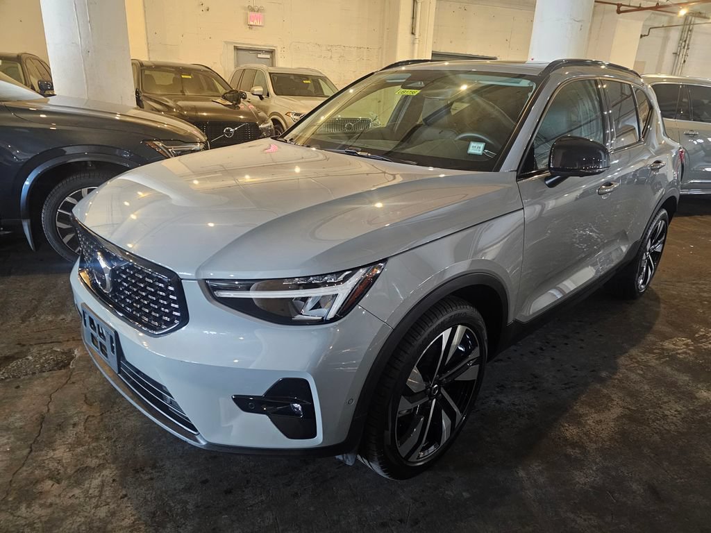 Certified 2024 Volvo XC40 B5 Plus w/ Protection Package Premier AWD/4WD image 1