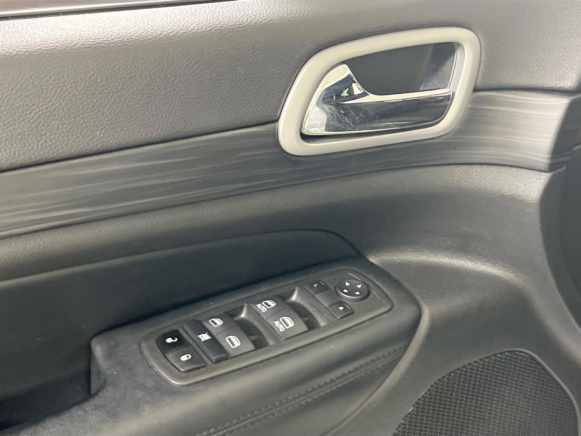 Used 2022 Jeep Grand Cherokee Laredo E AWD/4WD image 18