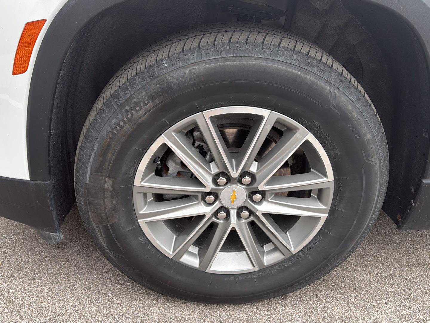 Used 2023 Chevrolet Traverse LT FWD image 16