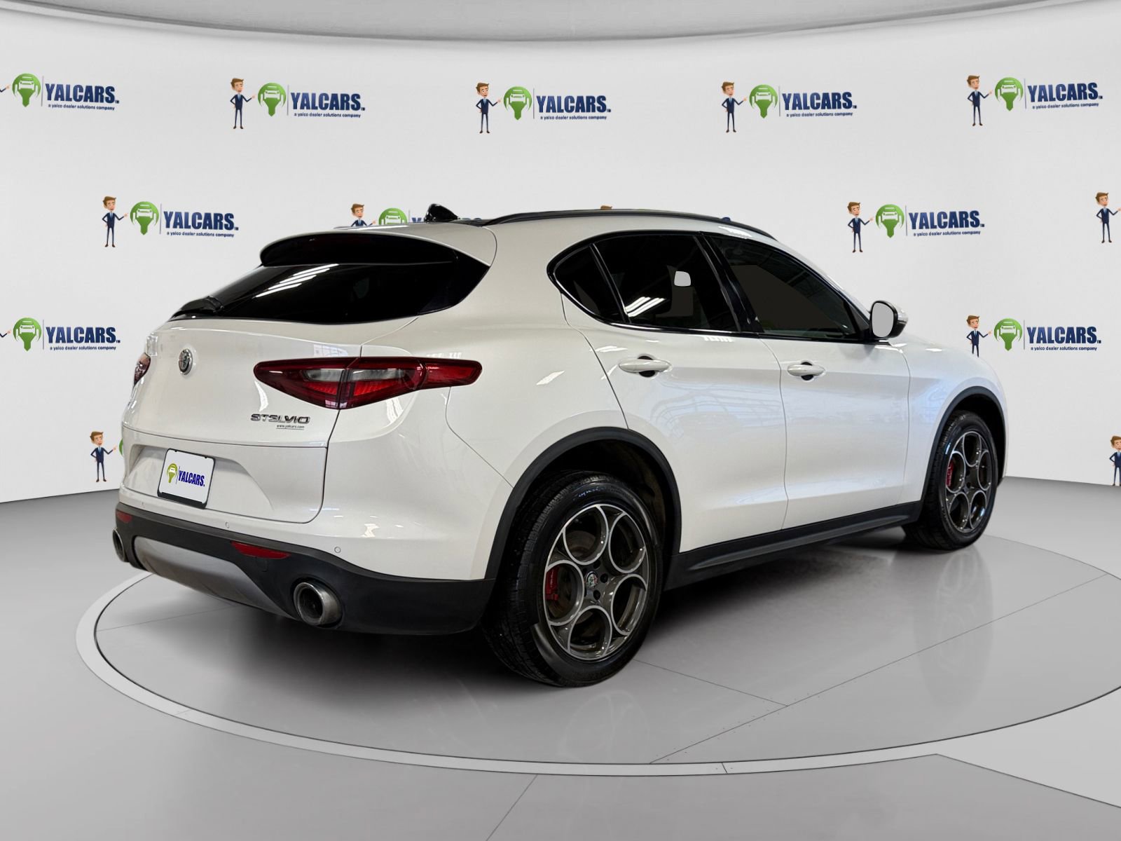 Used 2018 Alfa Romeo Stelvio Ti Sport image 5