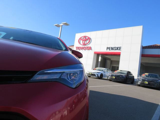 Used 2017 Toyota Corolla LE w/ Carpet Mat Package (TMS) FWD image 4