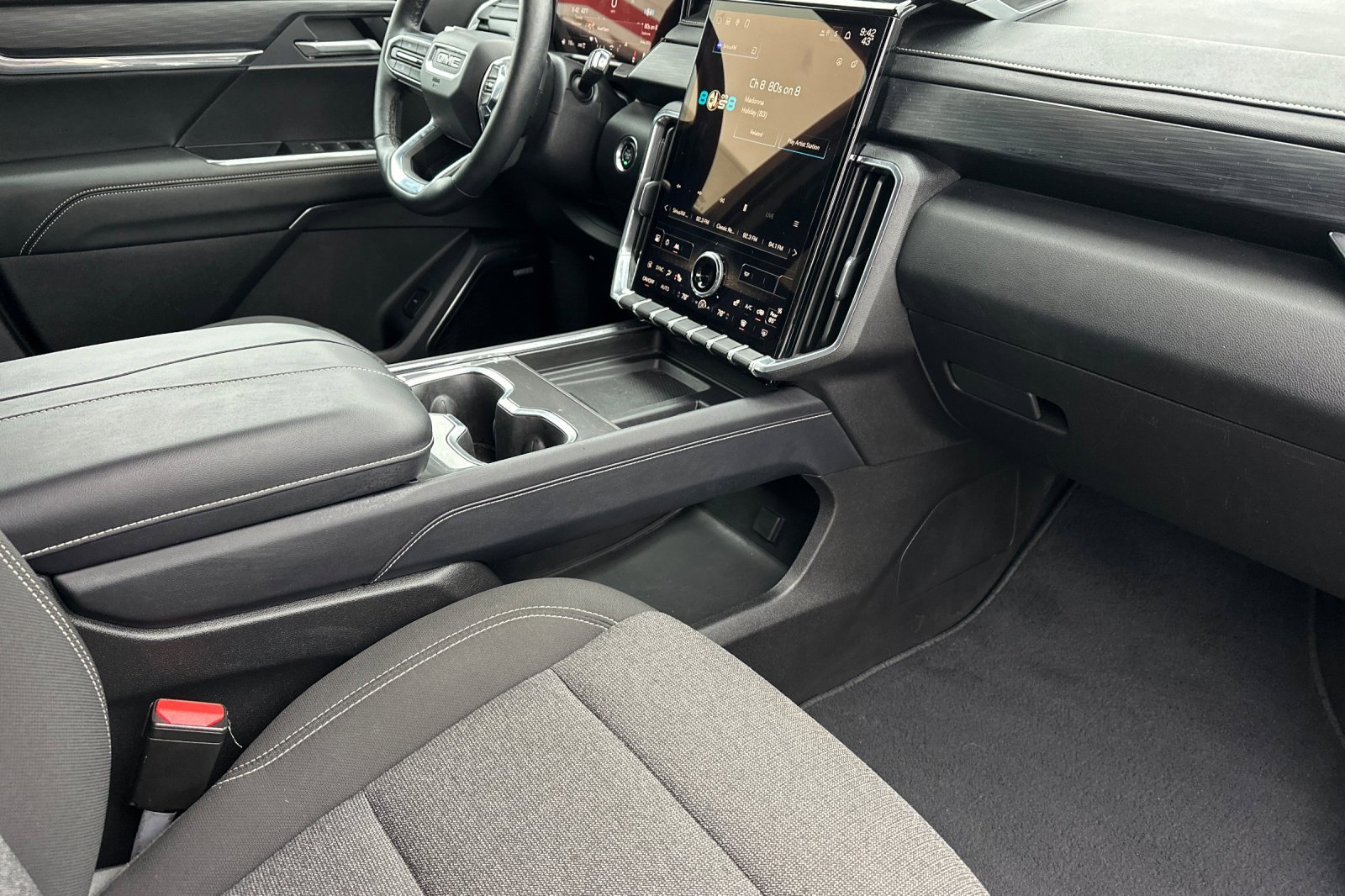 Used 2025 GMC Acadia Elevation image 17