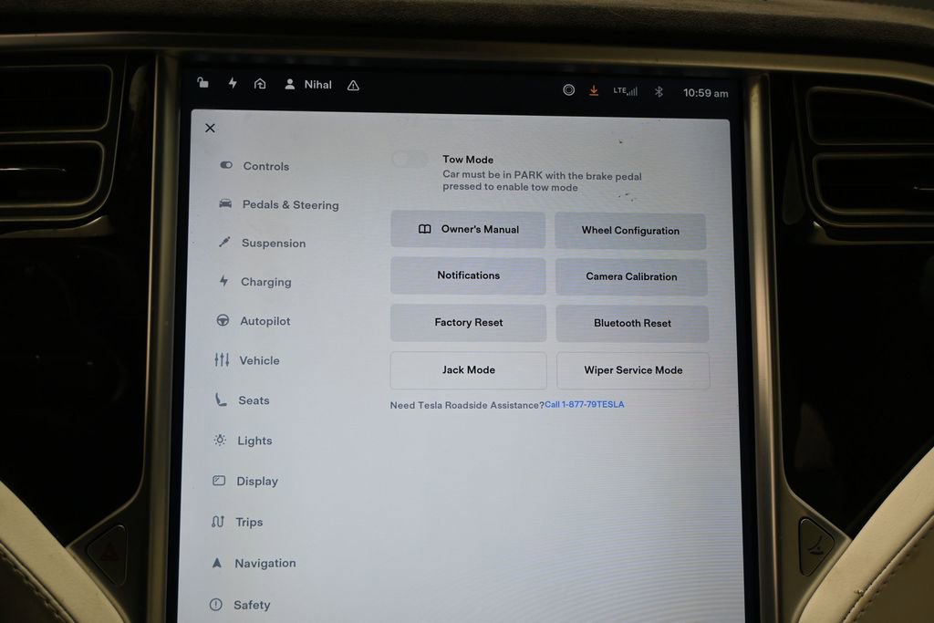 Used 2017 Tesla Model X 90D image 34
