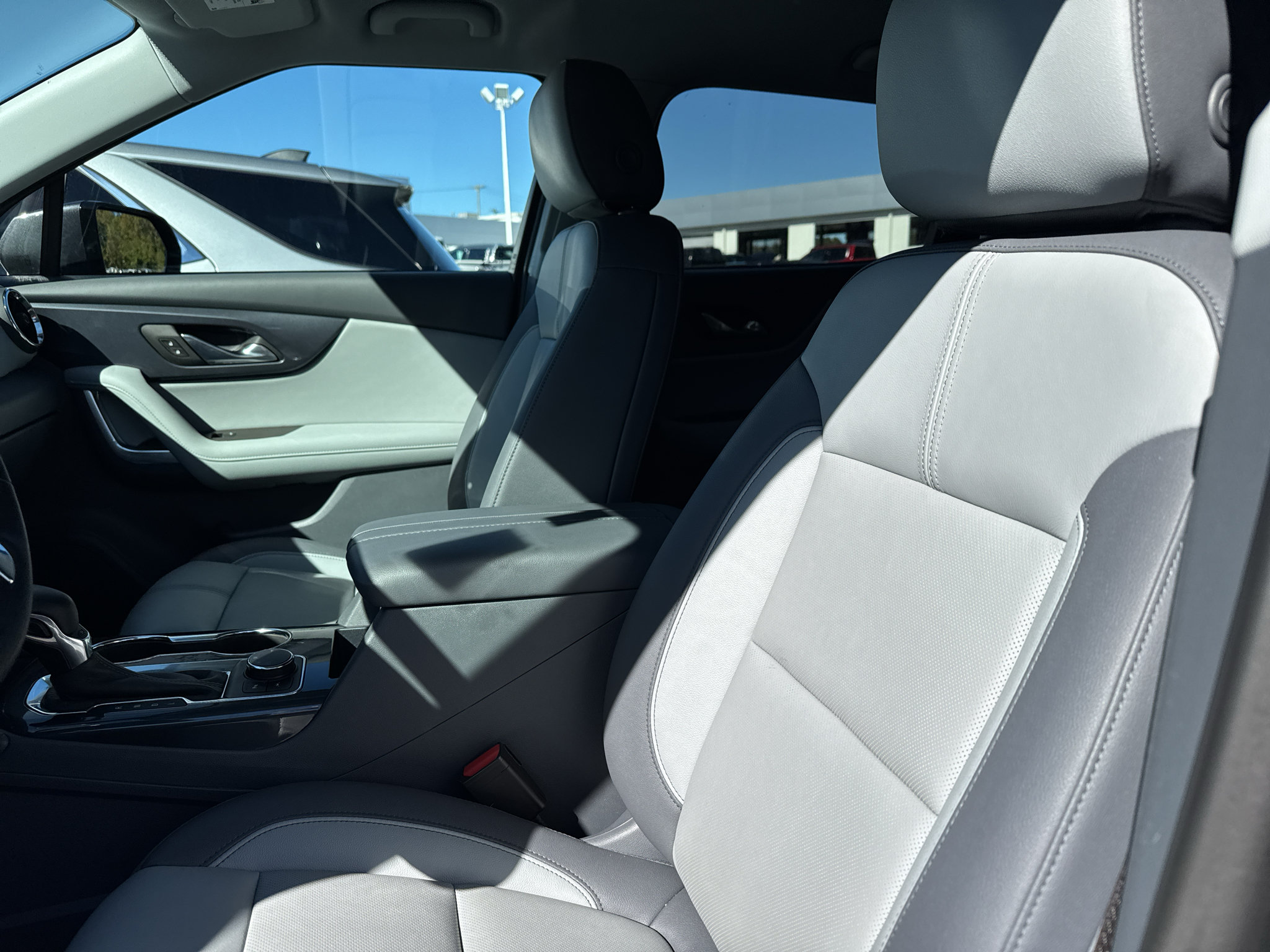 Used 2022 Chevrolet Blazer LT FWD image 8