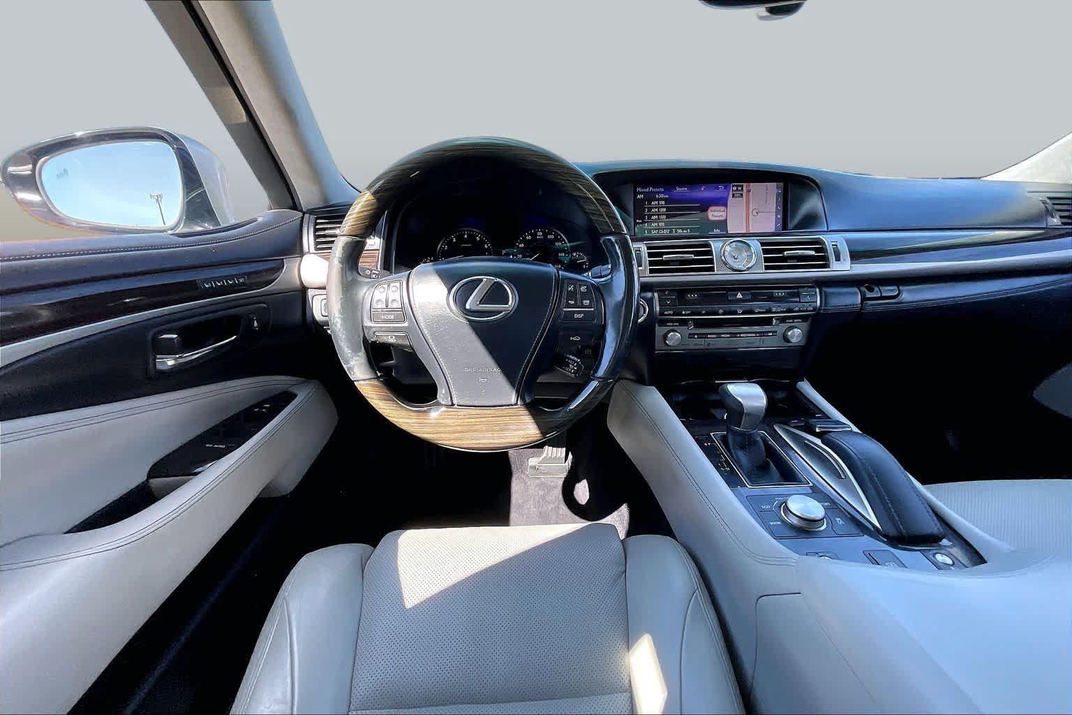 Used 2017 Lexus LS 460 w/ Comfort Package RWD image 6