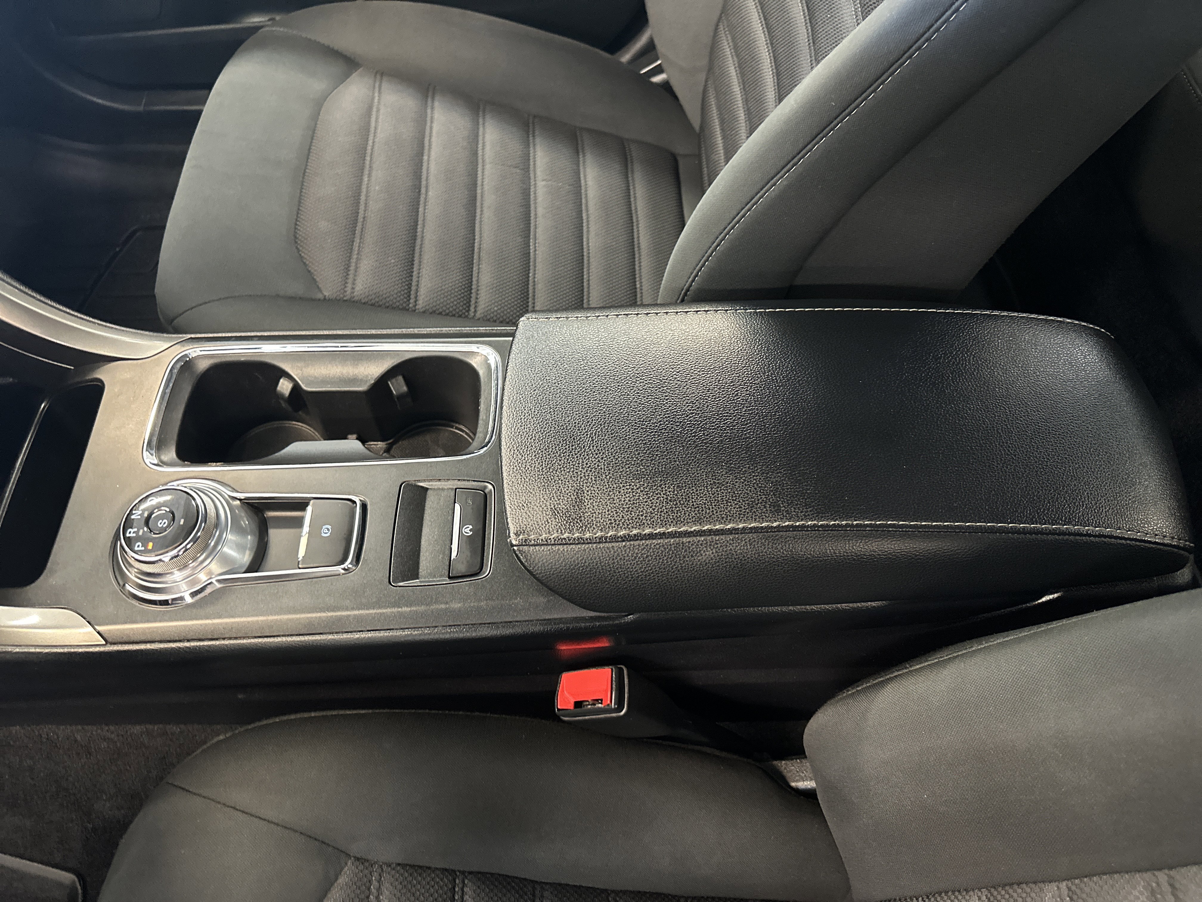 Used 2017 Ford Fusion SE w/ Fusion SE Technology Package image 26