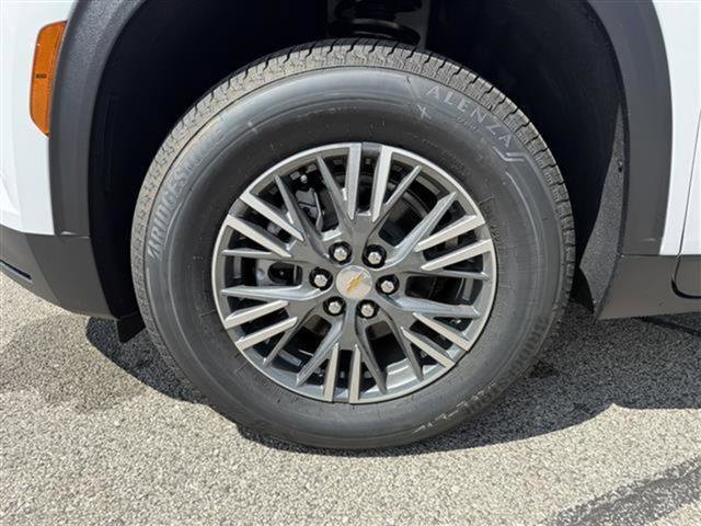 New 2026 Chevrolet Traverse LT image 2