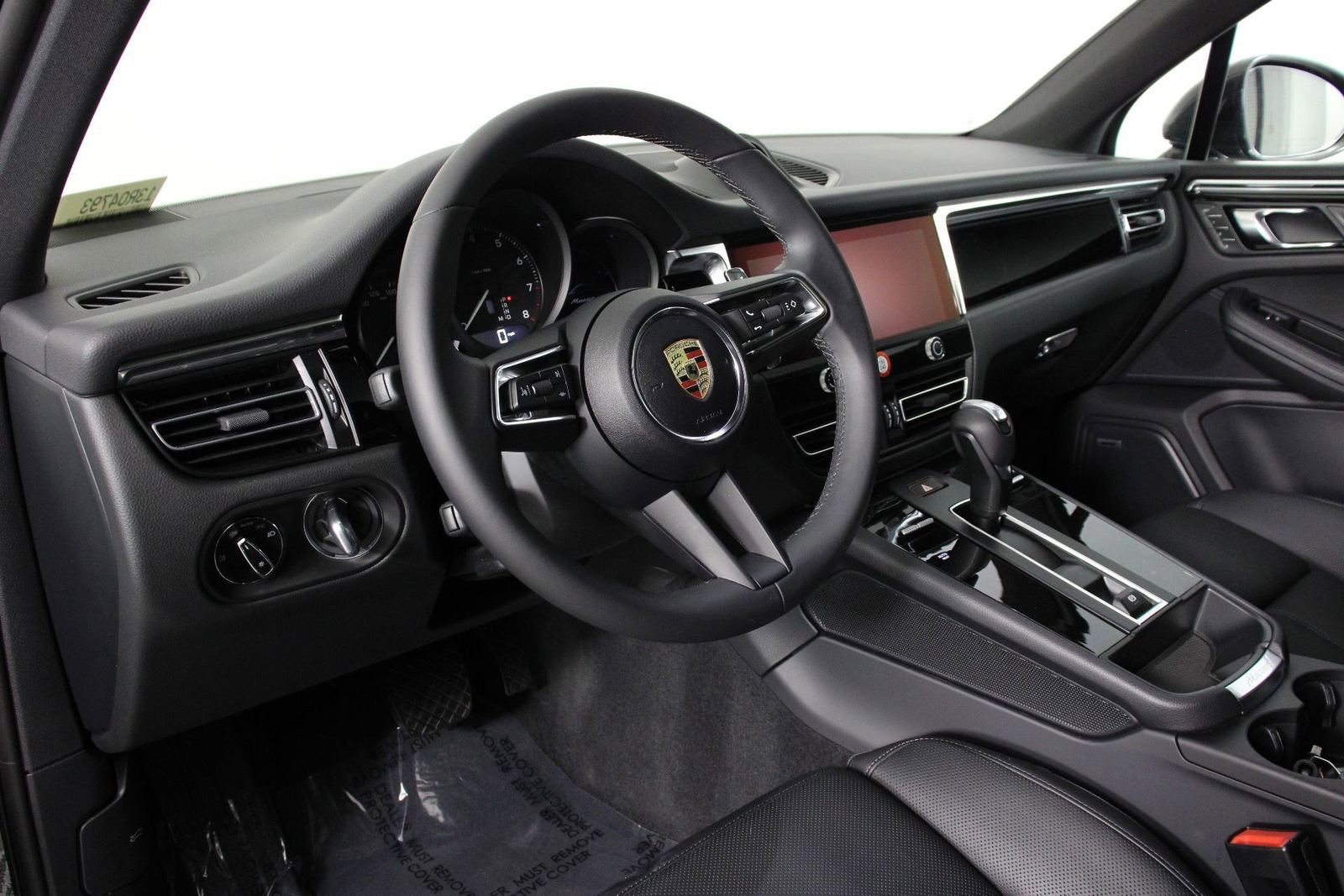 Certified 2025 Porsche Macan AWD/4WD image 4