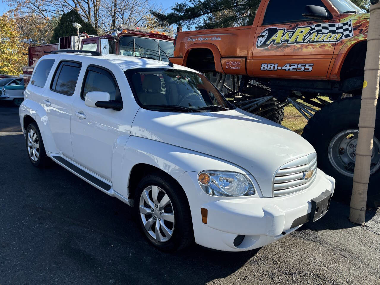 Used 2010 Chevrolet HHR LT image 3