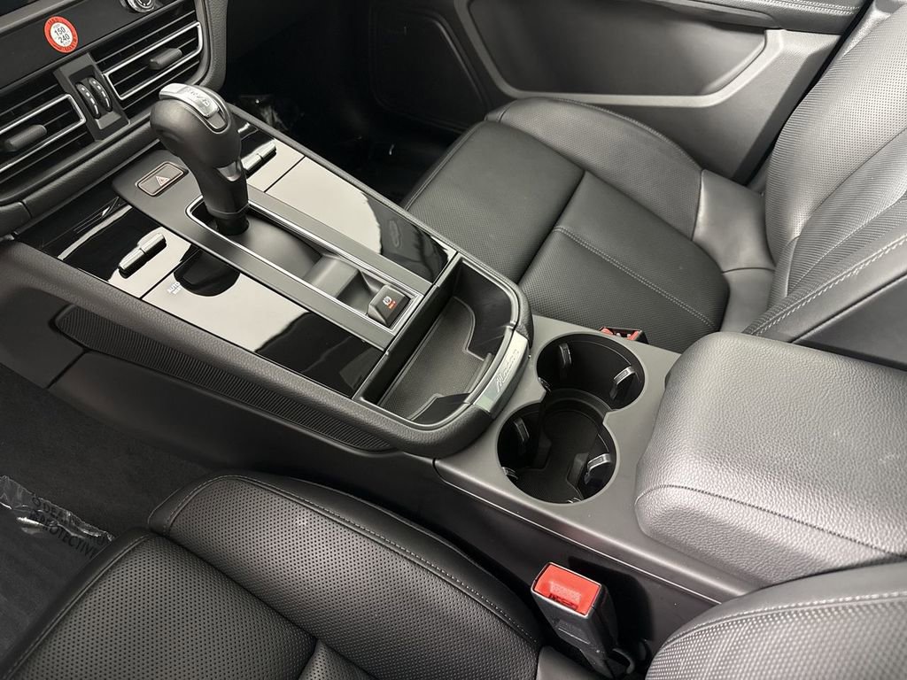 Certified 2025 Porsche Macan image 32