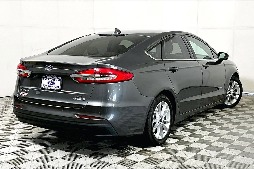 Used 2019 Ford Fusion SE image 12