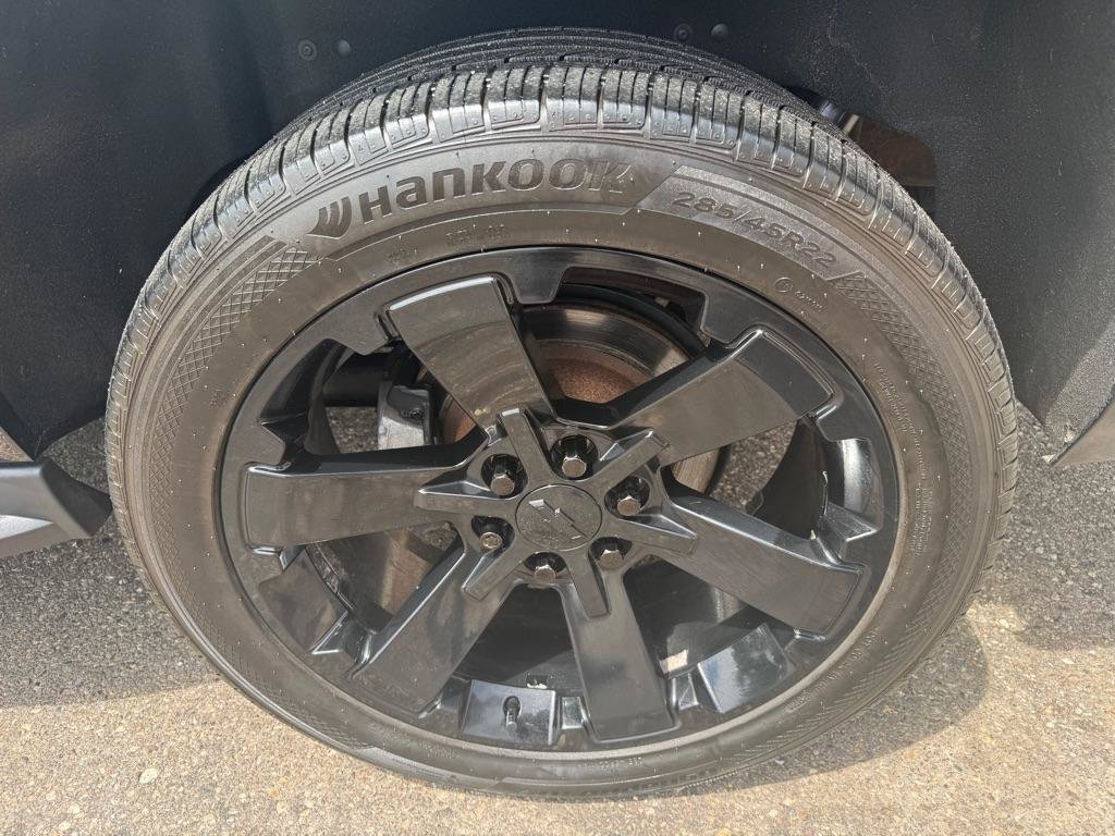 Used 2019 Chevrolet Suburban LT w/ Luxury Package AWD/4WD image 7
