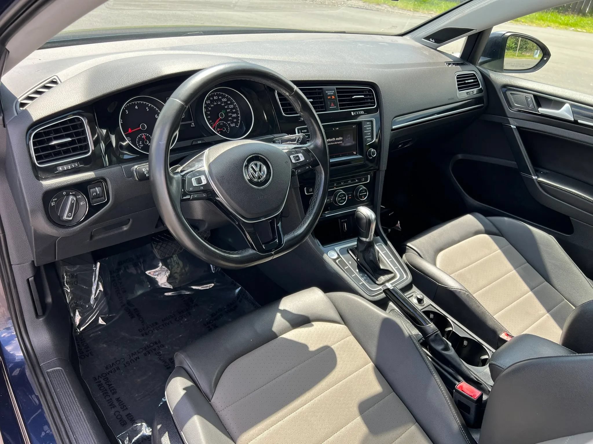 Used 2015 Volkswagen Golf 4-Door FWD image 14