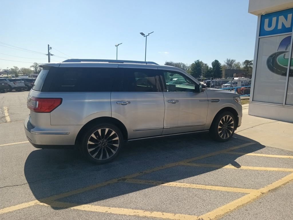 Used 2019 Lincoln Navigator Select image 4
