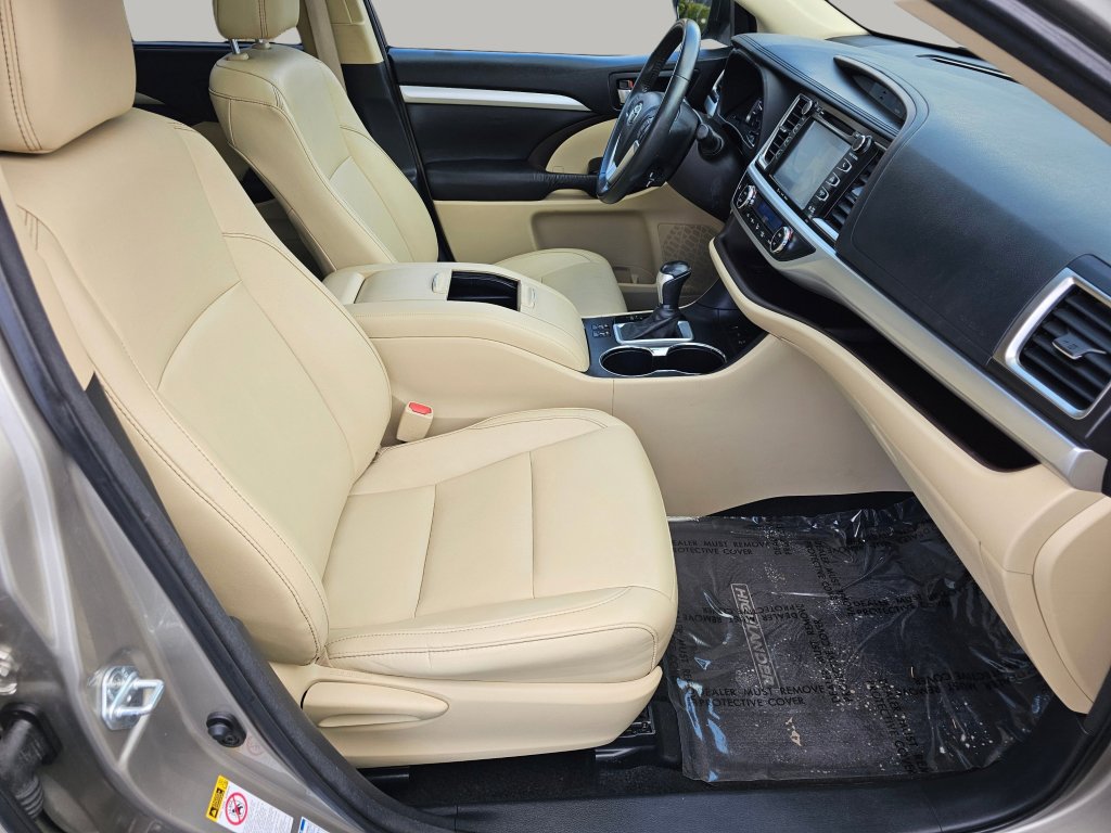 Used 2016 Toyota Highlander XLE image 26