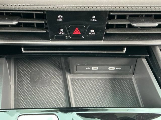 Used 2024 Volkswagen Atlas Peak Edition SE AWD/4WD image 30