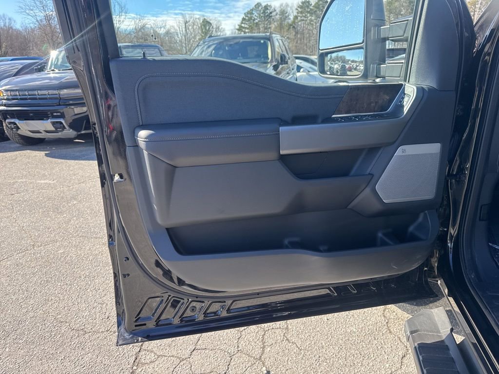 Used 2025 Ford F350 Lariat w/ Lariat Ultimate Package AWD/4WD image 29