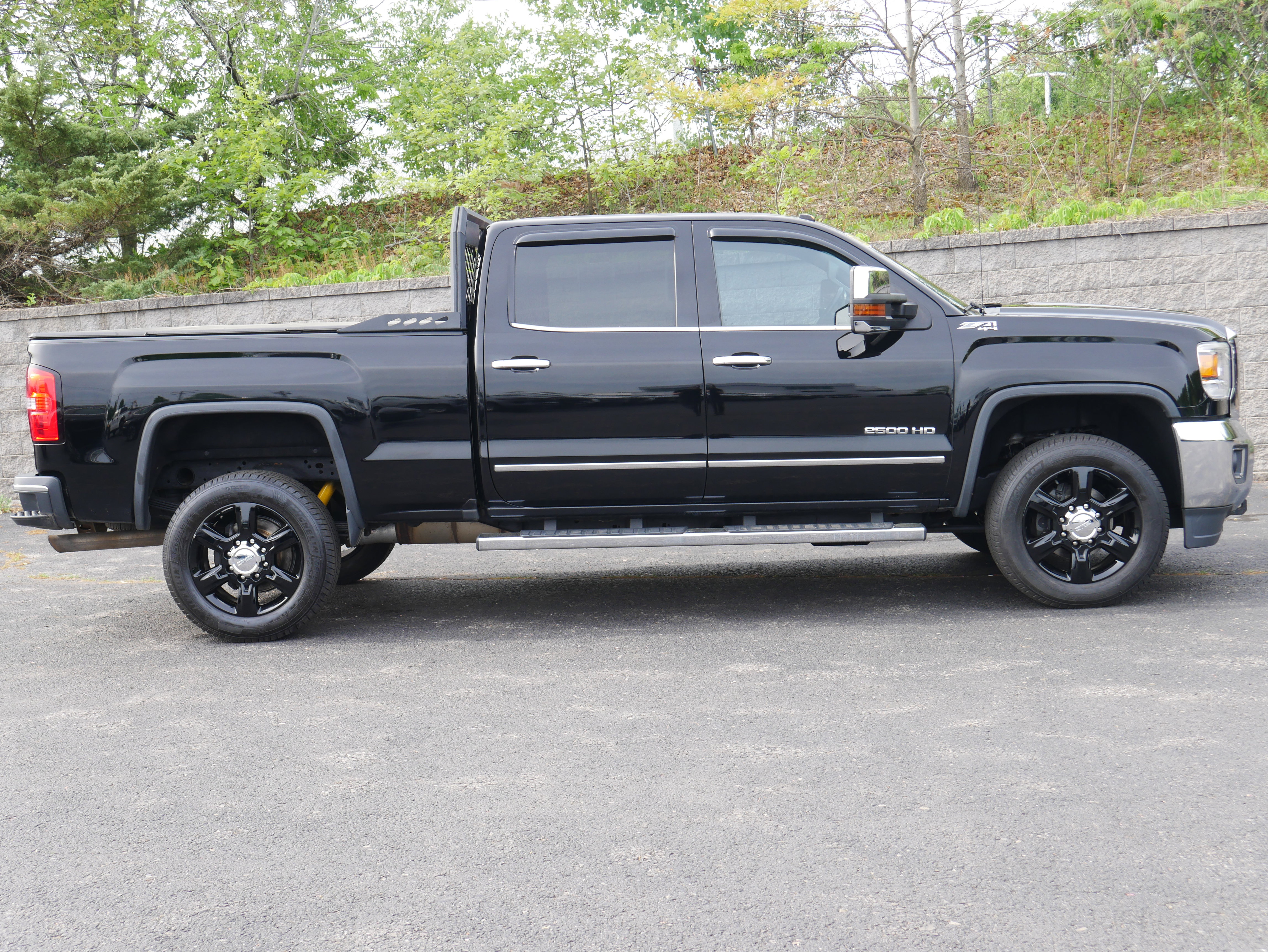 Certified 2017 GMC Sierra 2500 SLT w/ Suspension Package, Off-Road AWD/4WD image 10