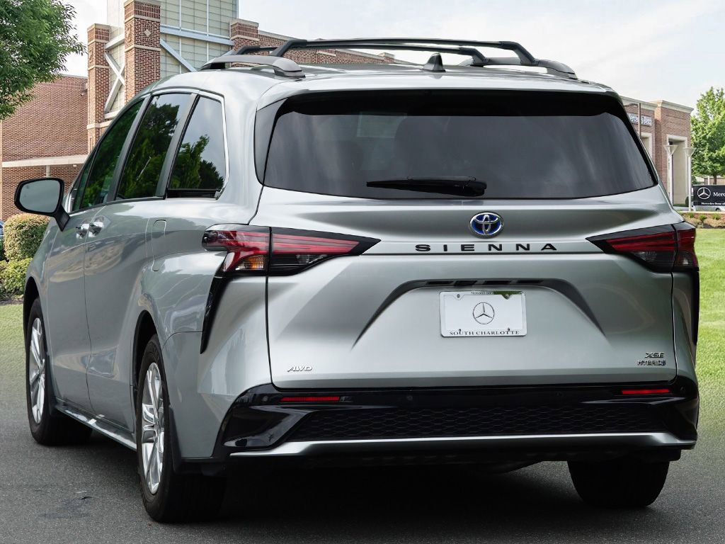 Used 2022 Toyota Sienna XSE AWD/4WD image 7