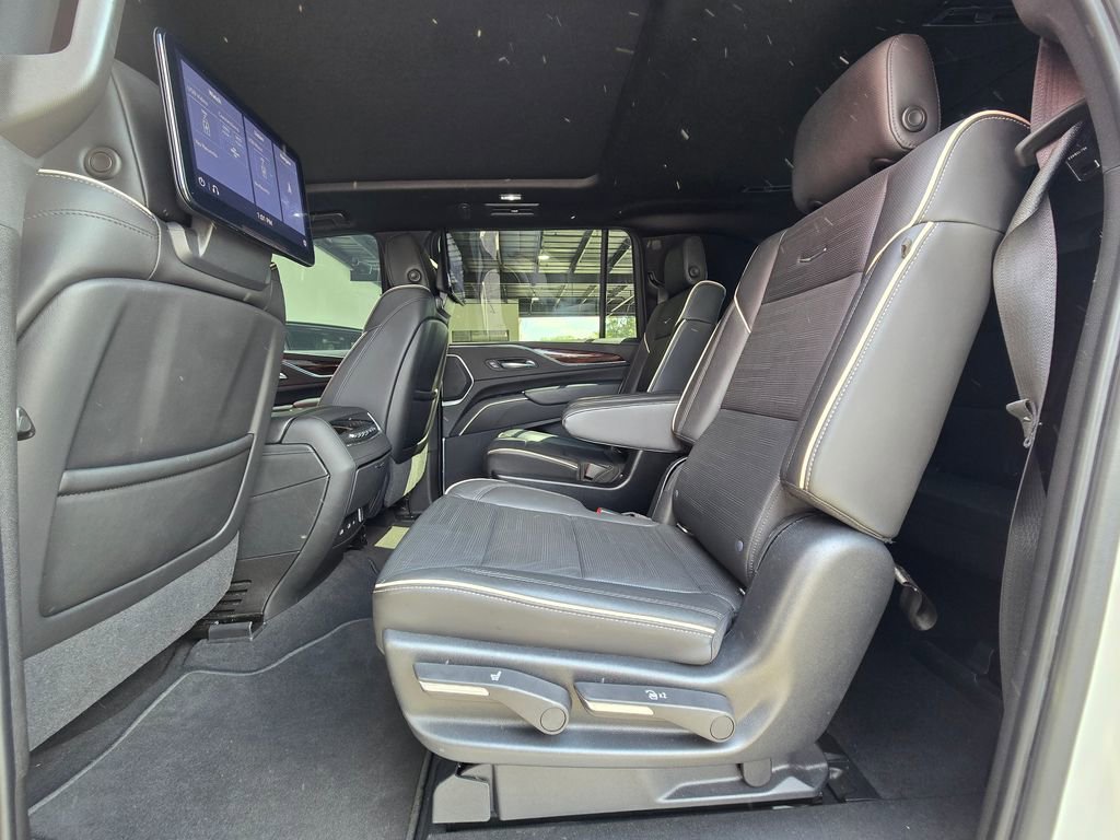 Used 2021 Cadillac Escalade ESV Premium Luxury AWD/4WD image 23