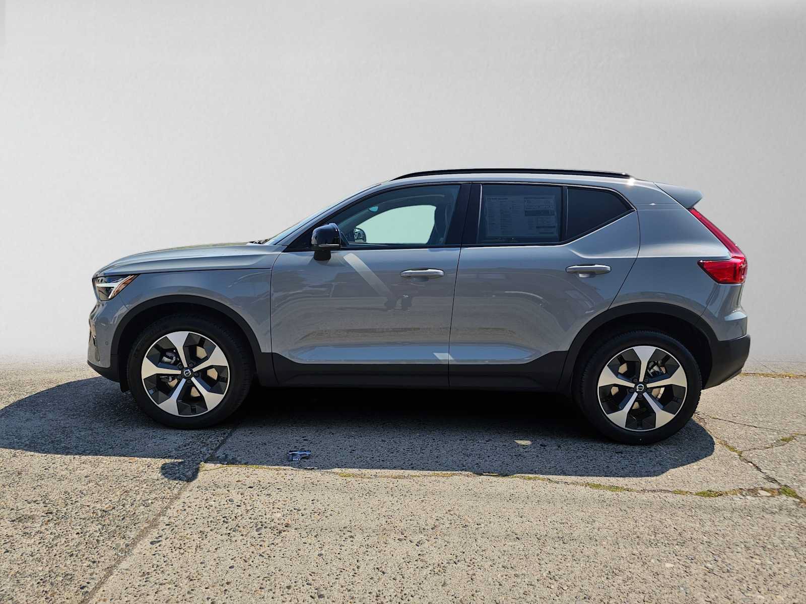 New 2026 Volvo XC40 B5 Plus w/ Protection Package Premier AWD/4WD image 5
