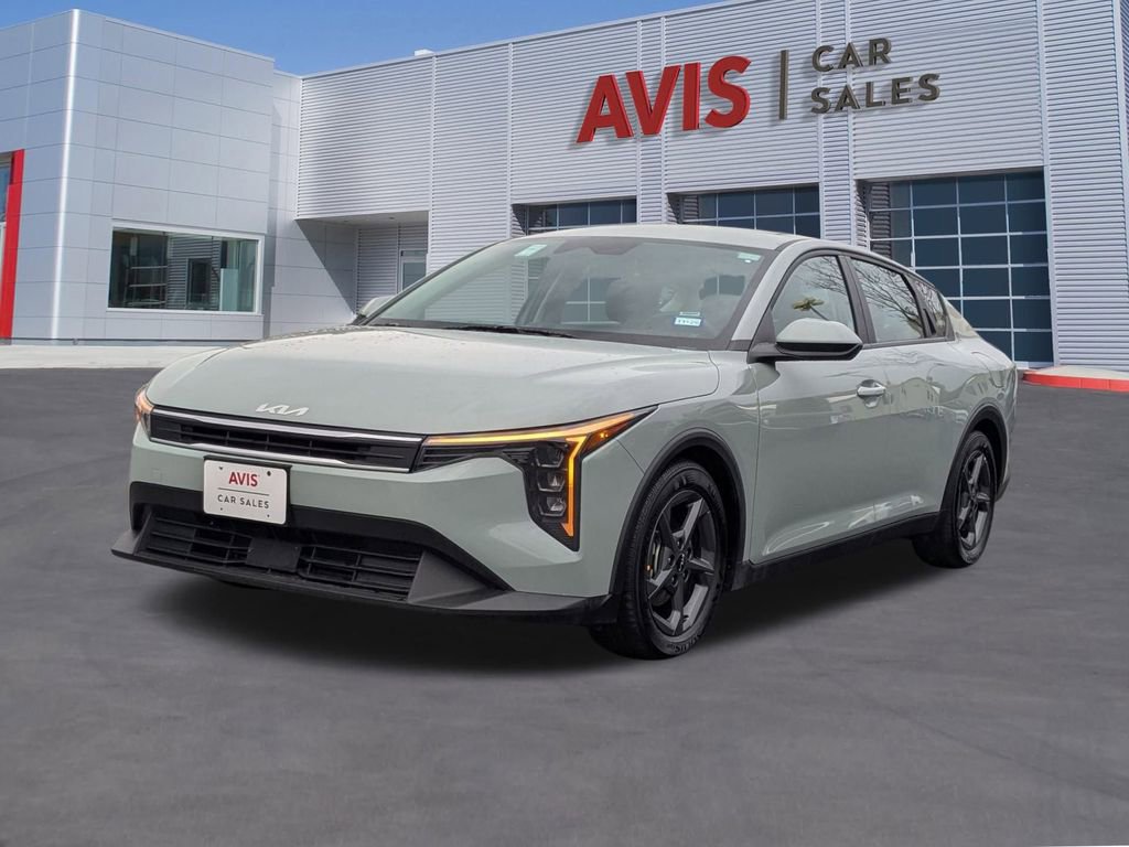Used 2025 Kia K4 LXS image 1