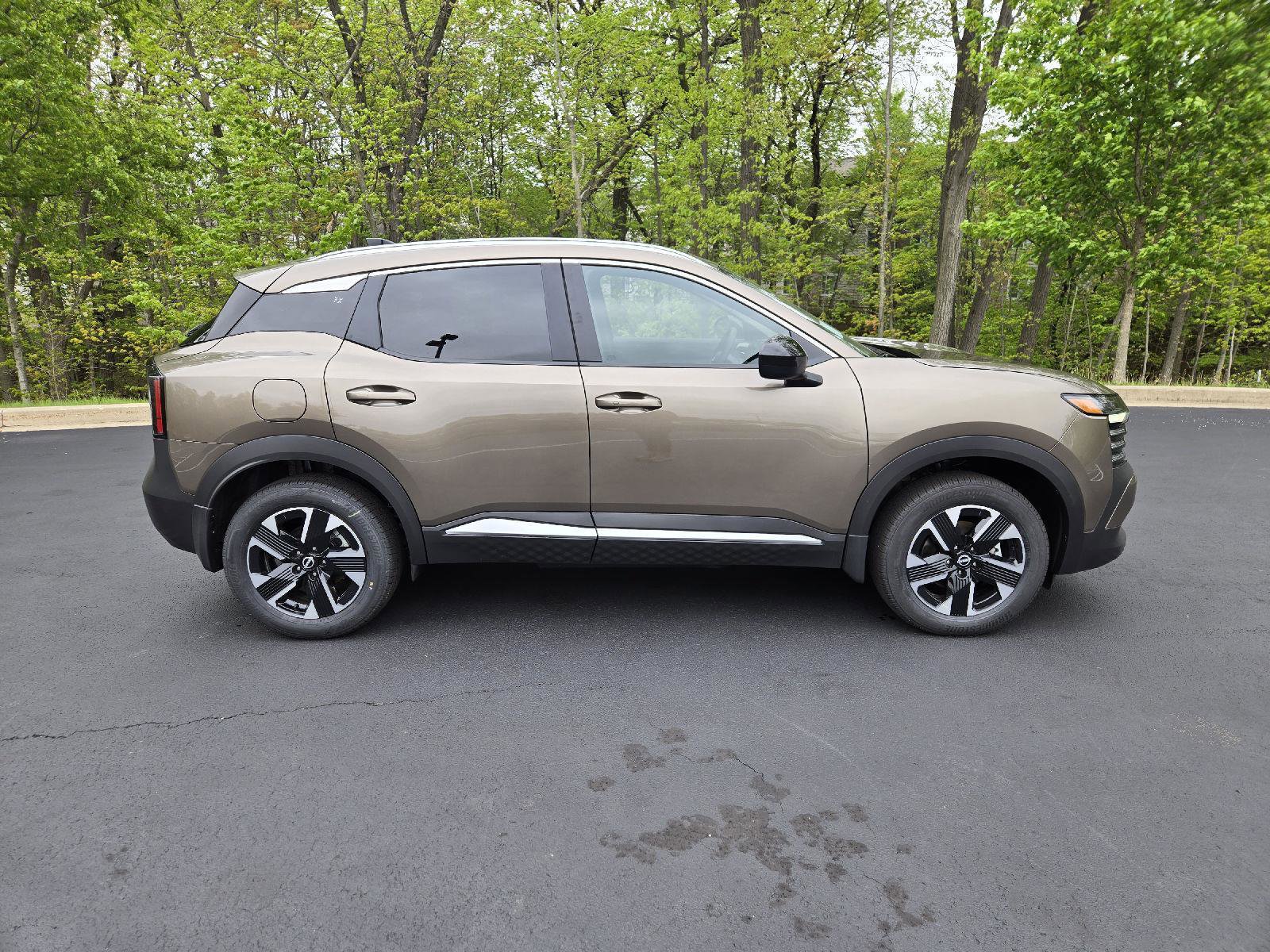 New 2026 Nissan Kicks SV w/ SV Premium Package AWD/4WD image 2
