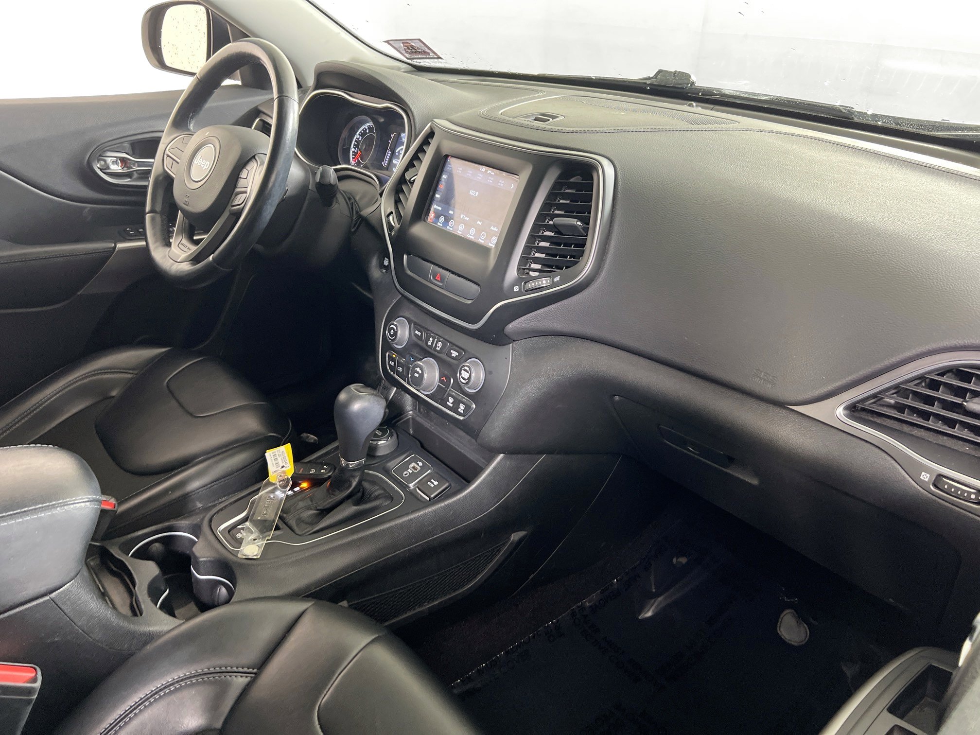 Used 2019 Jeep Cherokee Latitude Plus w/ Cold Weather Group image 27