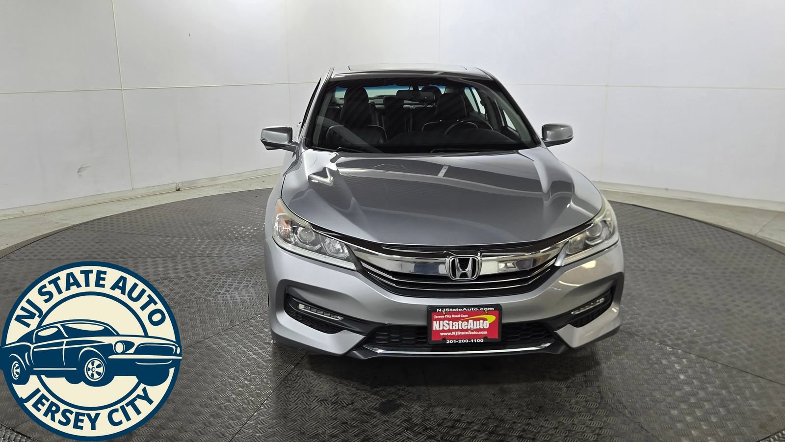 Used 2017 Honda Accord EX-L image 2