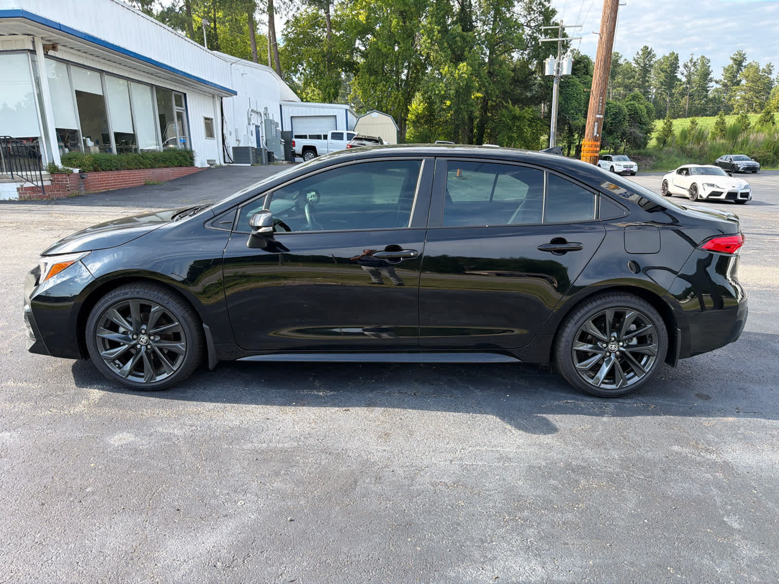 Used 2025 Toyota Corolla SE FWD image 6