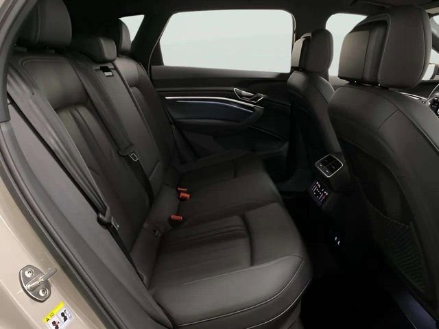 Used 2022 Audi e-tron Premium Plus w/ Premium Plus Package image 88