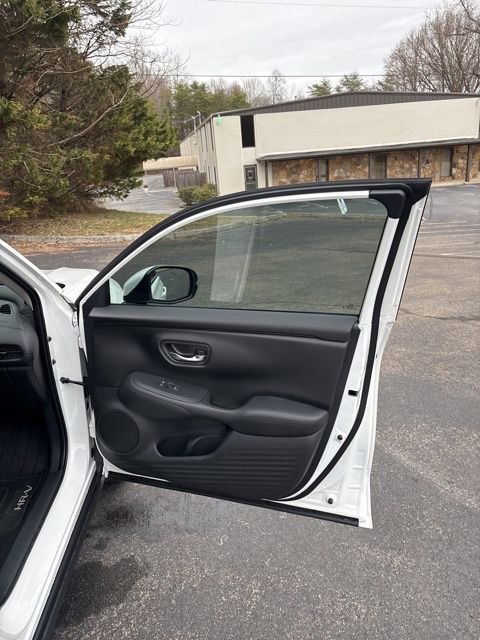 Used 2025 Honda HR-V LX image 34