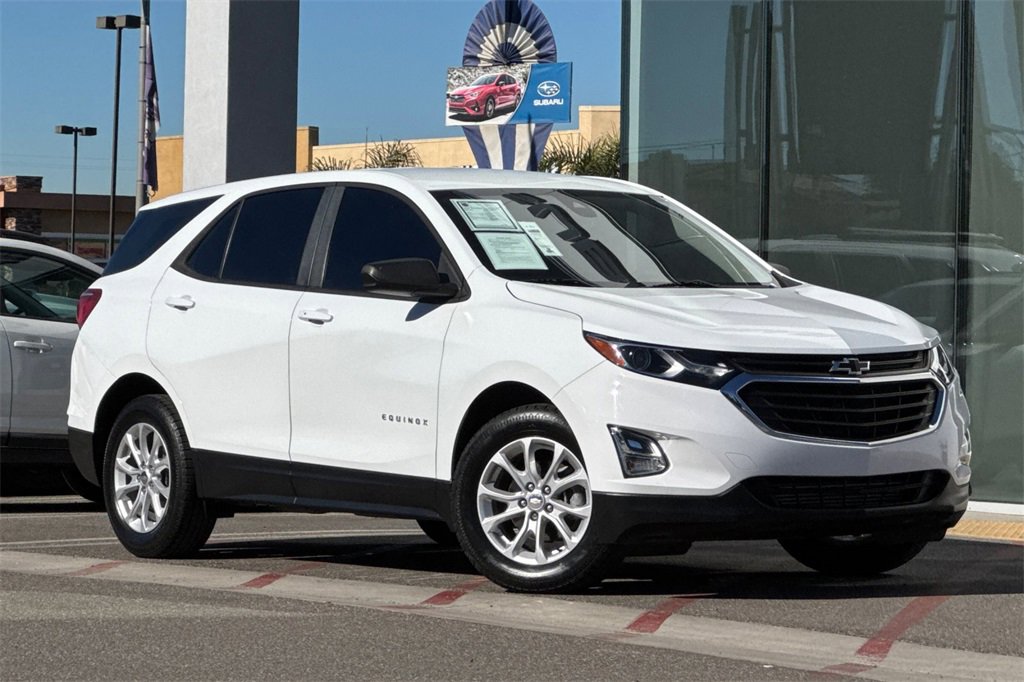 Used 2020 Chevrolet Equinox LS image 2