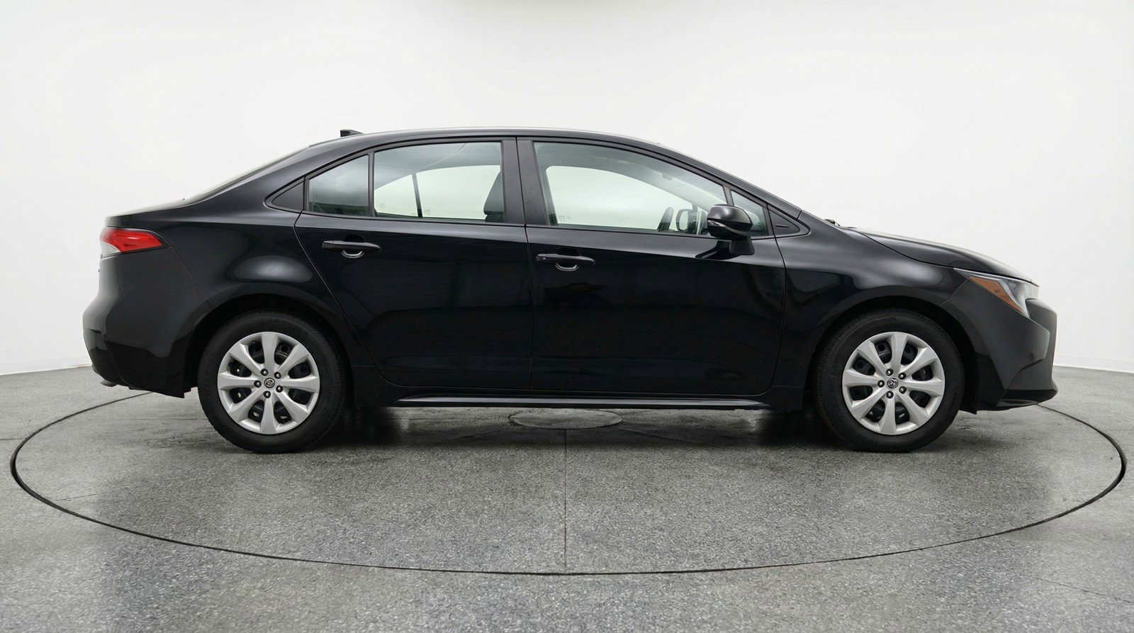 Used 2025 Toyota Corolla LE image 11