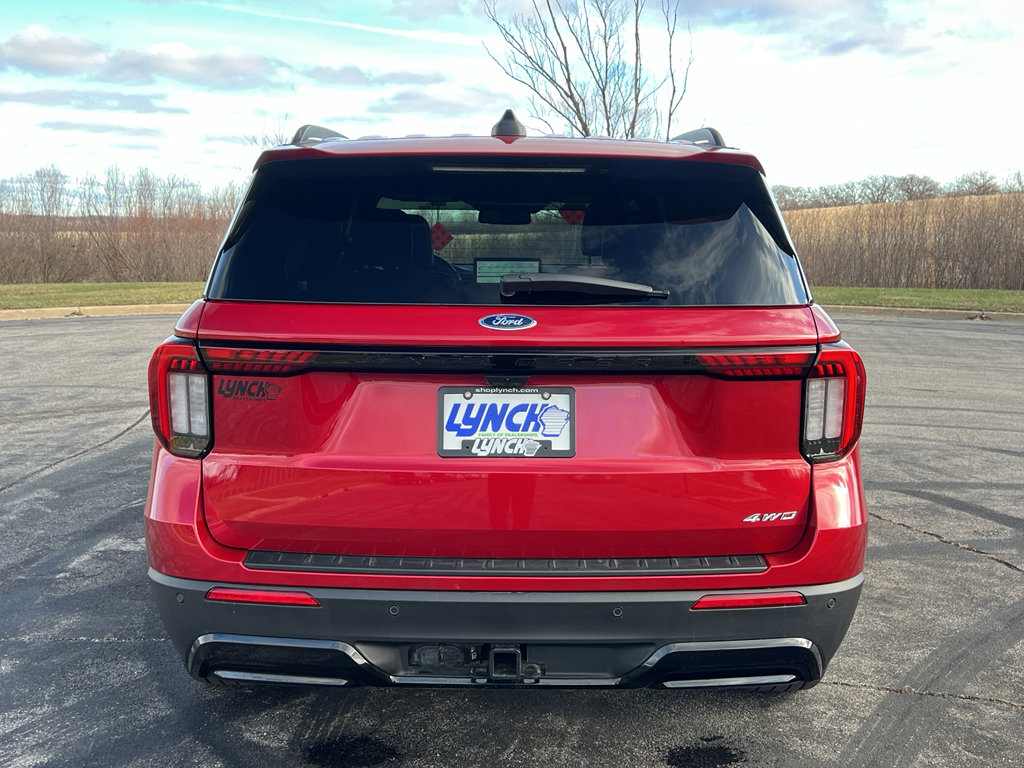 Used 2025 Ford Explorer ST-Line w/ ST-Line Street Pack image 3