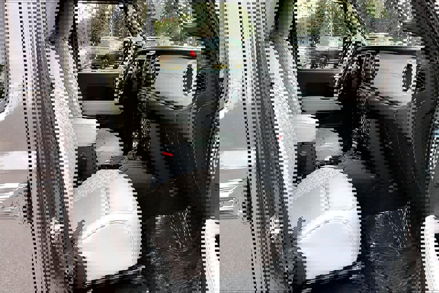 Used 2021 Jeep Wrangler Unlimited Sahara image 9