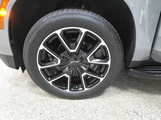 Used 2025 Chevrolet Suburban RST image 27