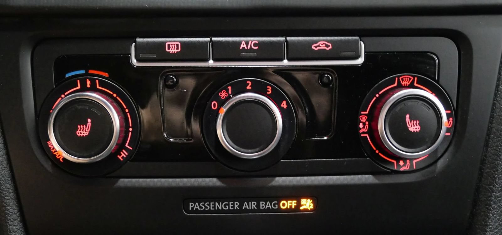 Used 2013 Volkswagen GTI 4-Door FWD image 15