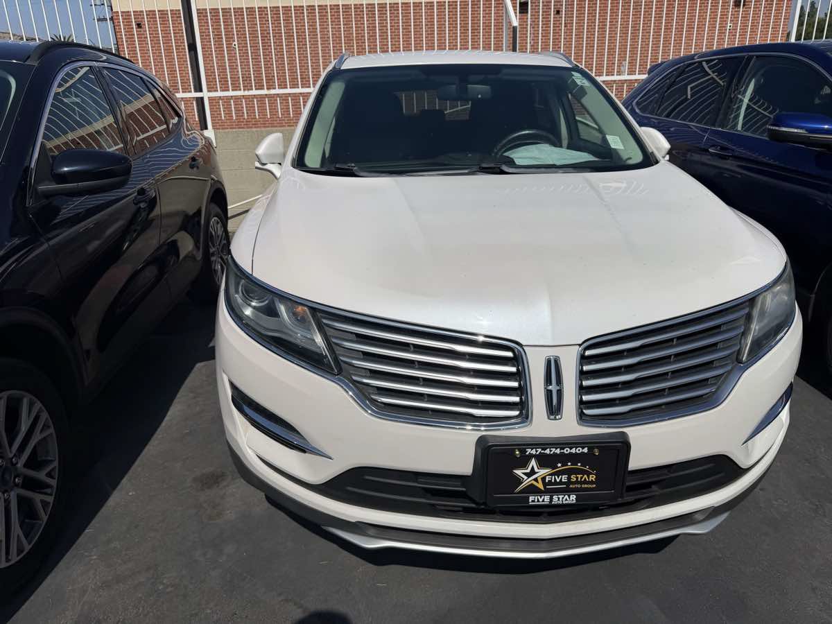 Used 2017 Lincoln MKC Select w/ Select Plus Package FWD image 2