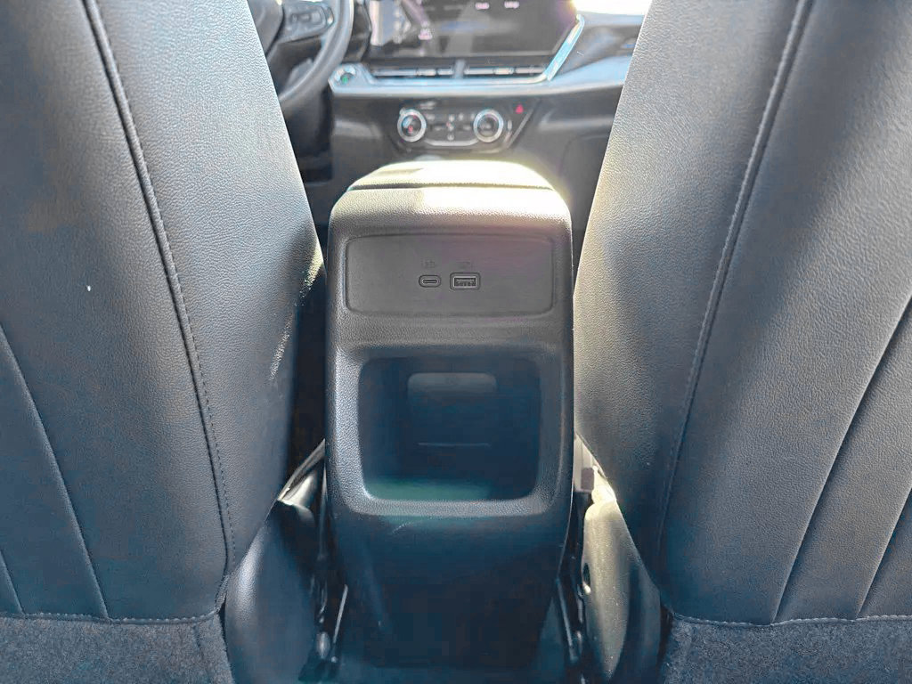 Used 2025 Chevrolet Trax LT FWD image 32