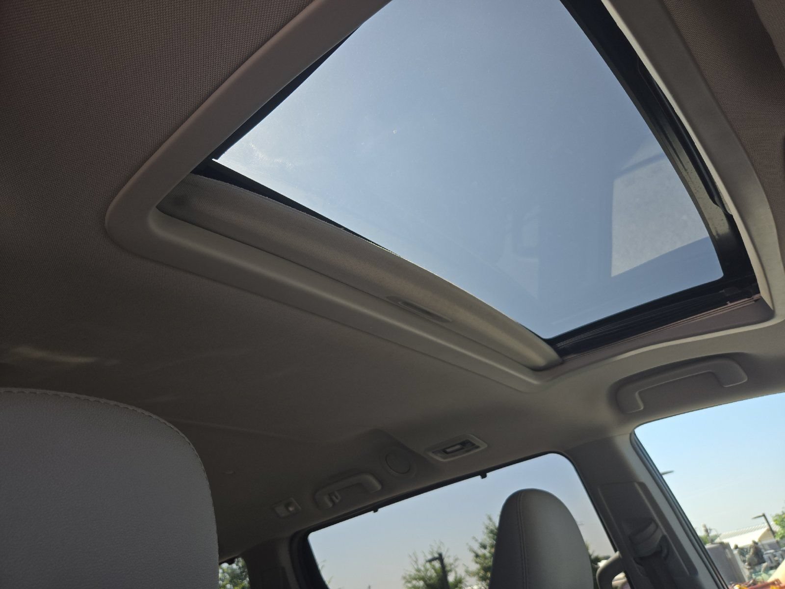 Used 2018 Toyota Sienna XLE FWD image 17