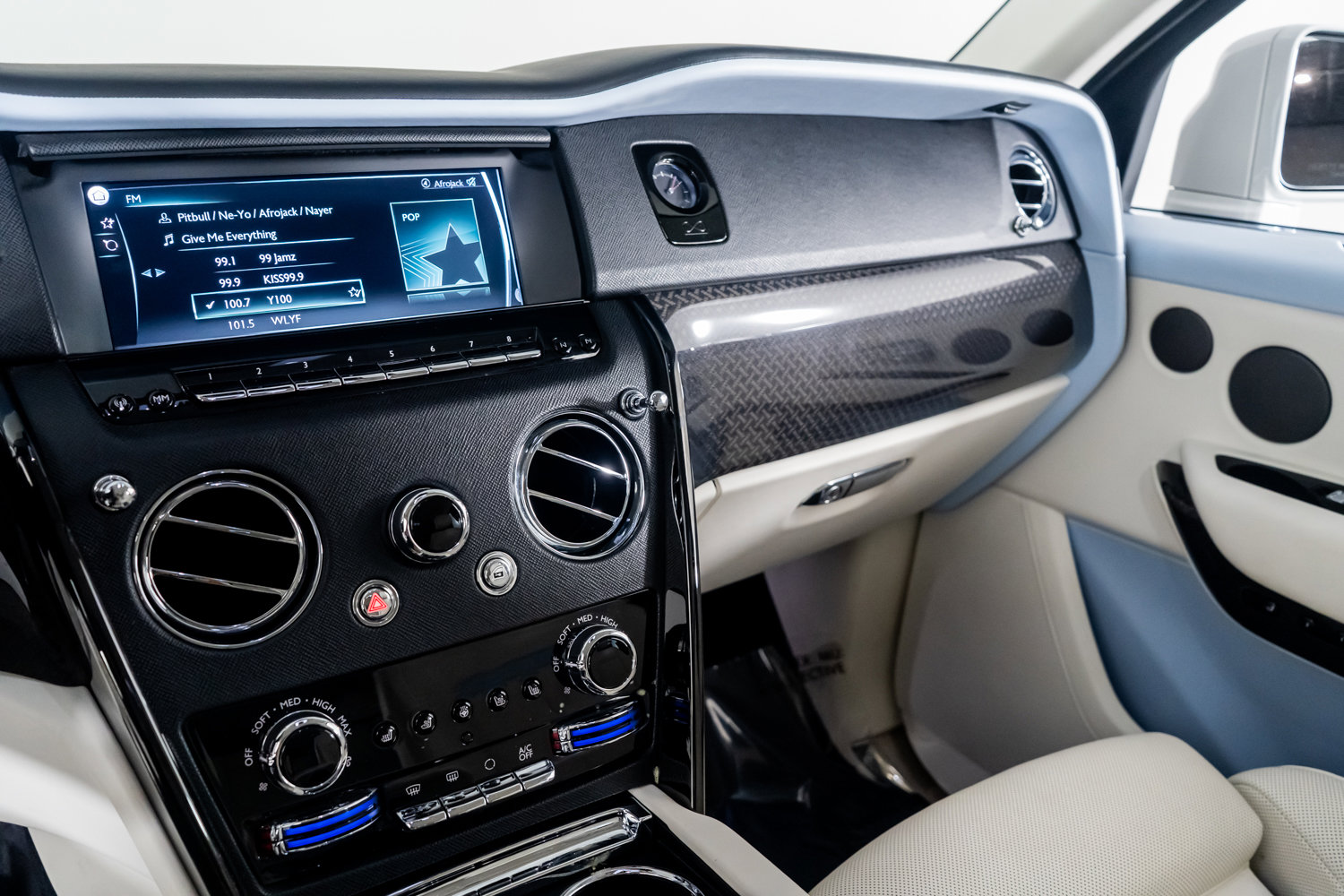 Used 2023 Rolls-Royce Cullinan Black Badge image 42