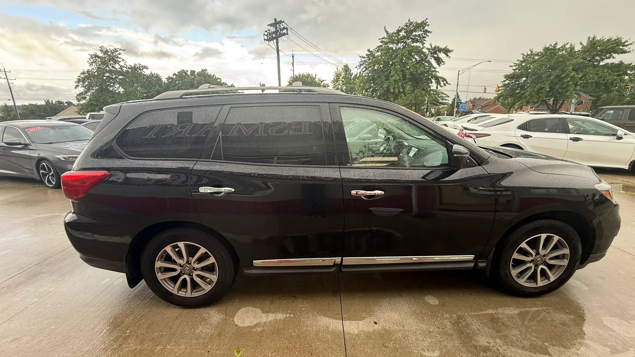 Used 2018 Nissan Pathfinder Platinum w/ Cargo Package FWD image 7
