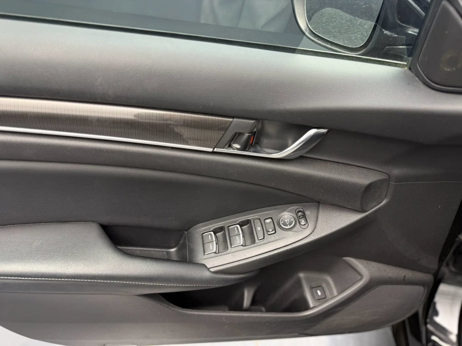 Used 2018 Honda Accord Sport image 10