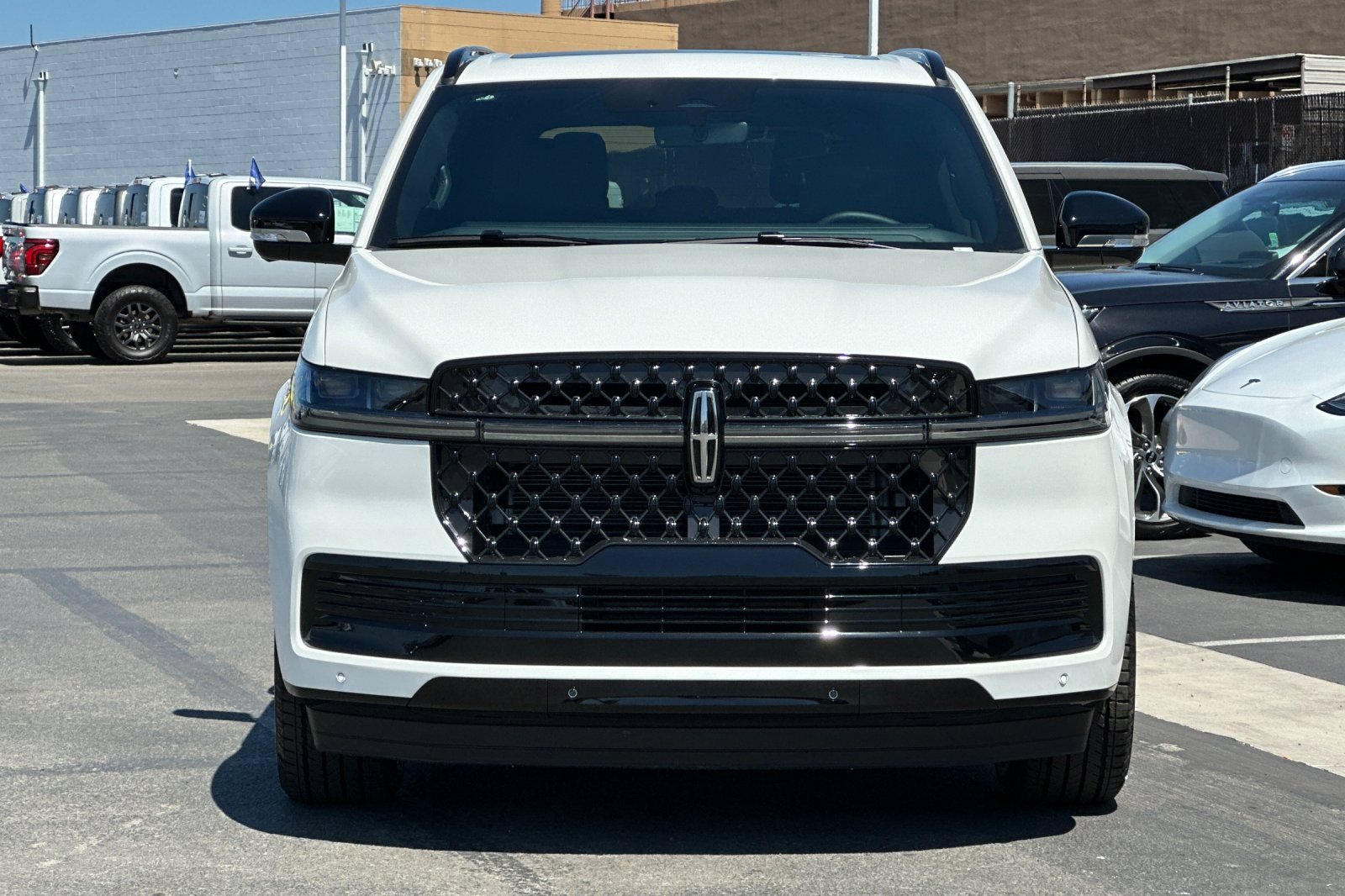 New 2026 Lincoln Navigator Reserve w/ Jet Appearance Package AWD/4WD image 8