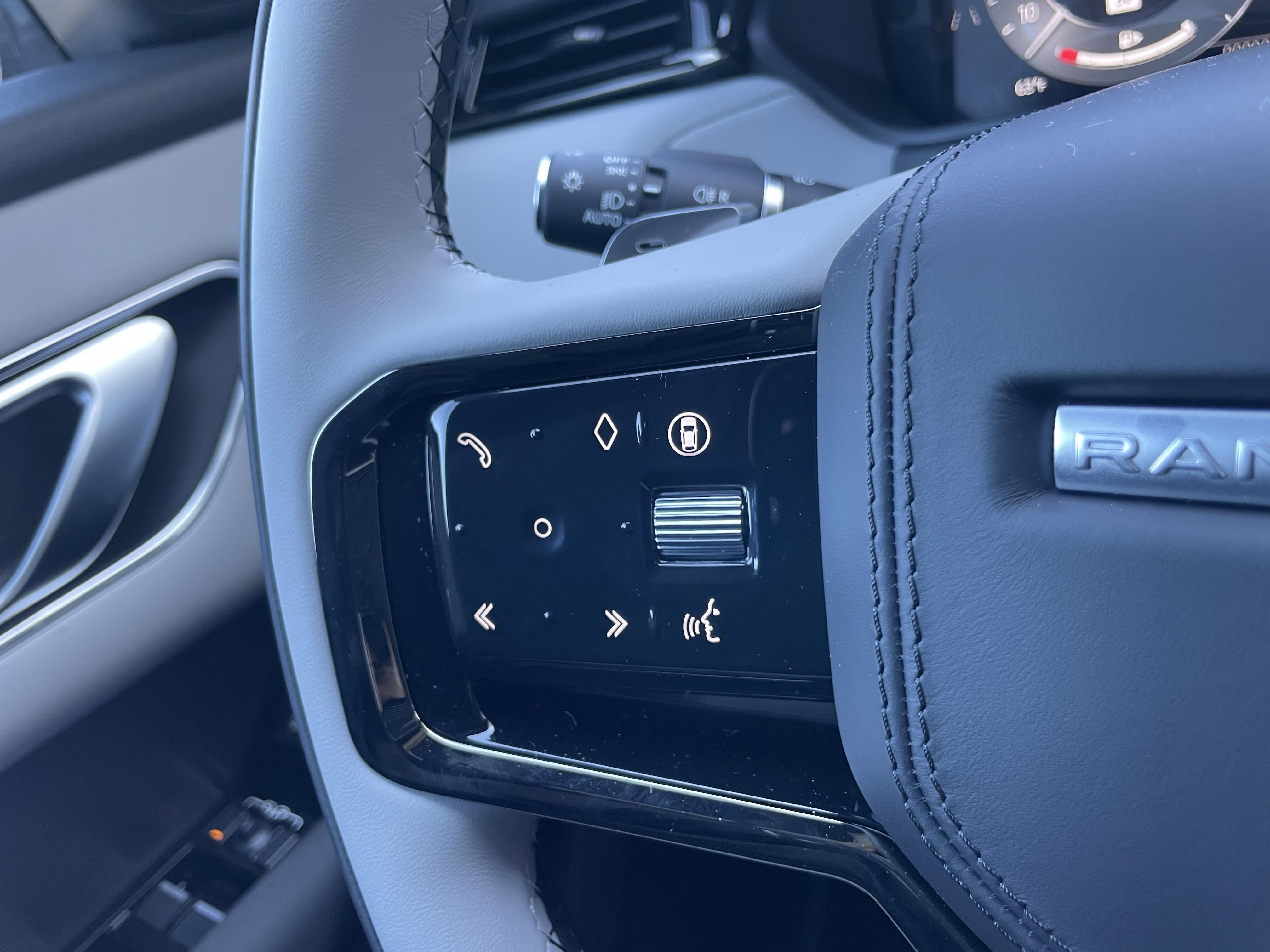 New 2026 Land Rover Range Rover Velar Dynamic SE image 23