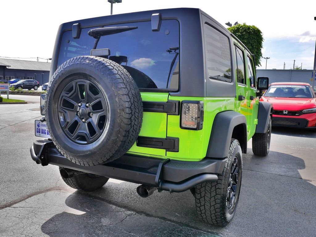 Used 2013 Jeep Wrangler Unlimited Sahara AWD/4WD image 6