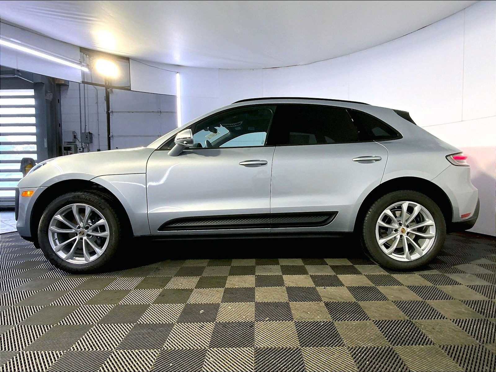 New 2026 Porsche Macan AWD/4WD image 2